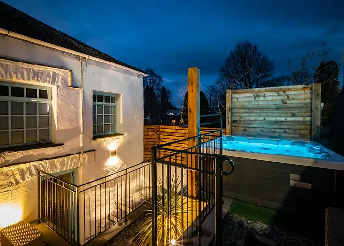 Luxury 1 Bed Villa - Great Location - Peaceful-Hot Tub
