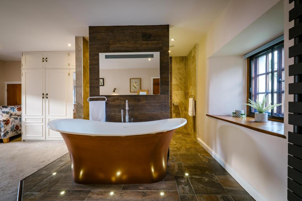 Luxury 1 Bed - Great Location - Peaceful-hot Tub Villa *