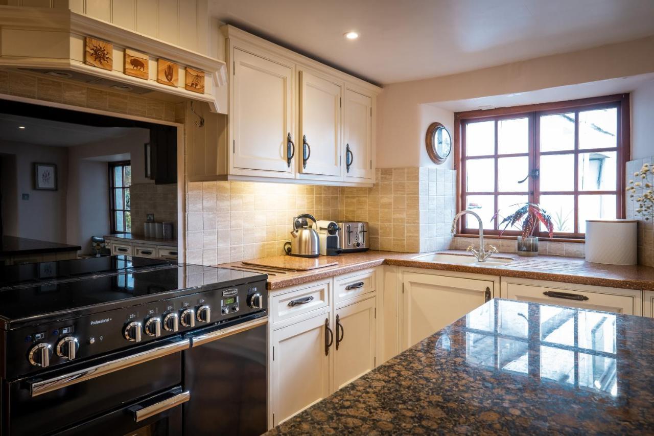 Luxury 1 Bed - Great Location - Peaceful-hot Tub Villa *