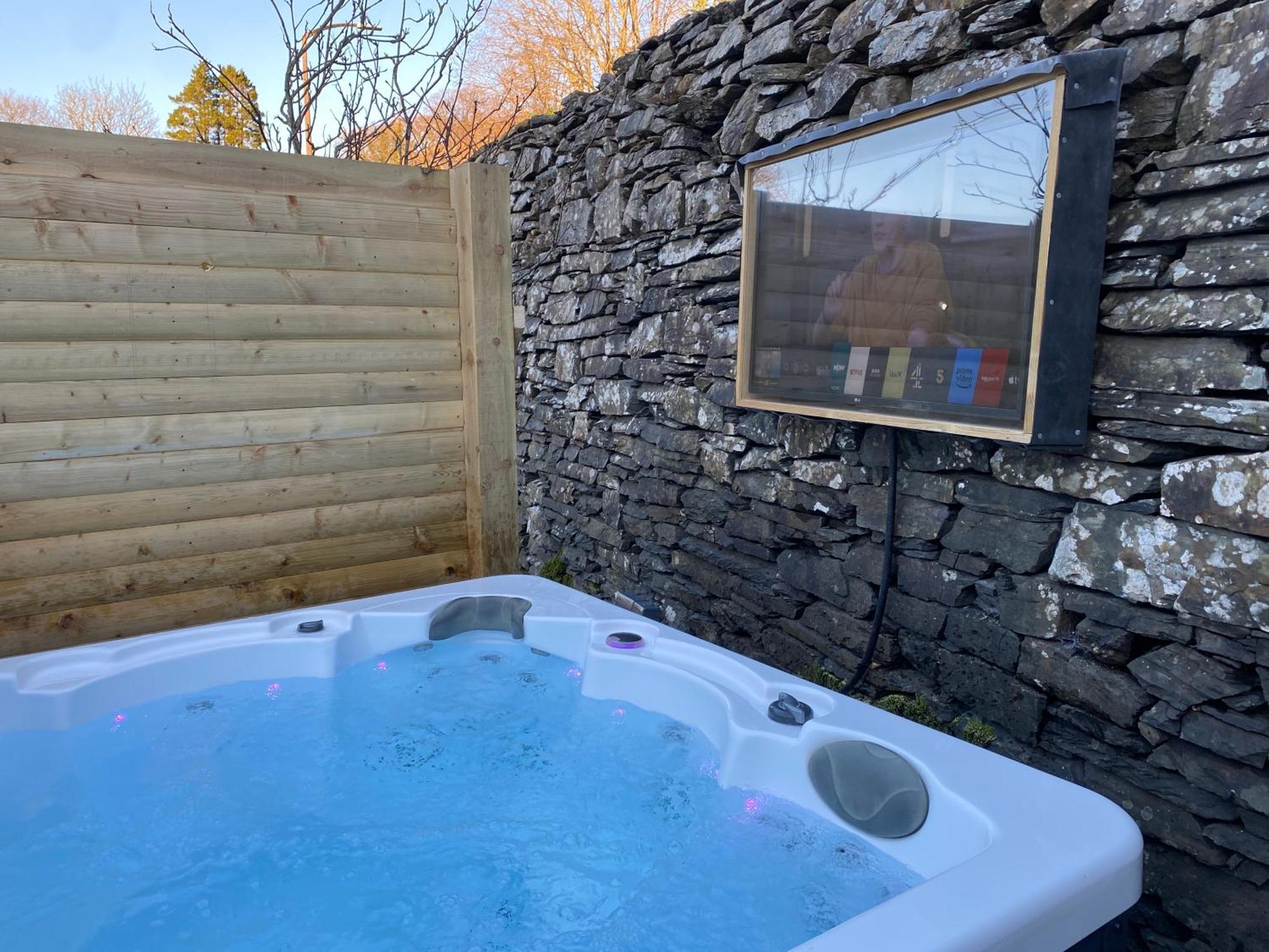 Luxury 1 Bed - Great Location - Peaceful-hot Tub *